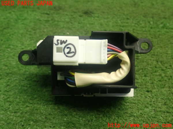 5UPJ-20846307]セレナ e-POWER(HFC27)スイッチ2（パーキング） 中古_m0002.jpg