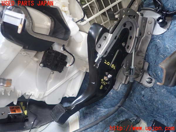 5UPJ-20847550]セレナ e-POWER(HFC27)サイドブレーキレバー 中古_m0001.jpg