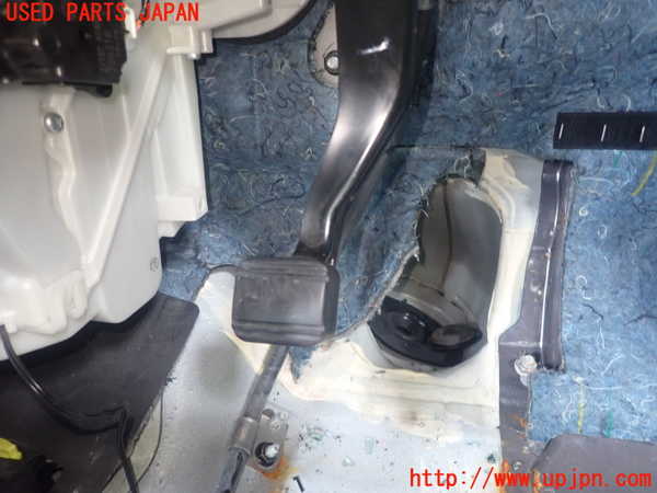 5UPJ-20847550]セレナ e-POWER(HFC27)サイドブレーキレバー 中古_m0002.jpg