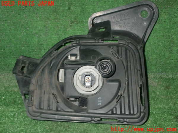 5UPJ-20851180]ハイエースバン200系(KDH206V)右フォグ 中古_m0002.jpg