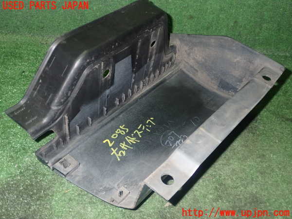 5UPJ-20851390]ハイエースバン200系(KDH206V)右サイドステップ 中古_m0003.jpg