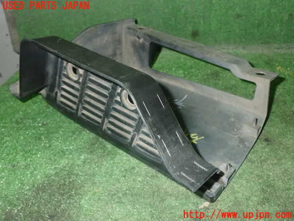 5UPJ-20851390]ハイエースバン200系(KDH206V)右サイドステップ 中古_m0004.jpg