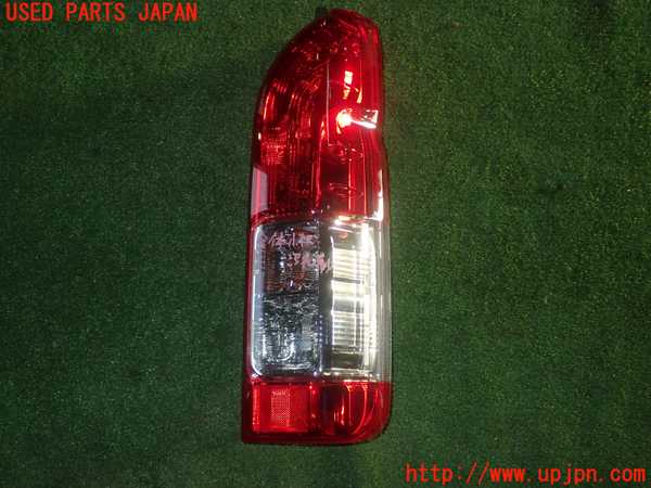 5UPJ-20851530]ハイエースバン200系(KDH206V)右テールランプ 中古_m0001.jpg