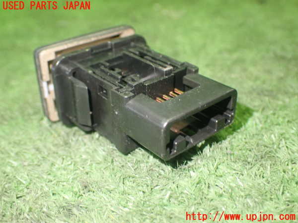 5UPJ-20856307]ハイエースバン200系(KDH206V)スイッチ2 (排ガス浄化) 中古_m0003.jpg