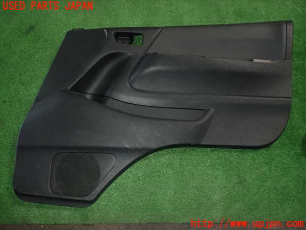 5UPJ-20851234]ハイエースバン200系(KDH206V)右前ドア内張り 中古_m0001.jpg