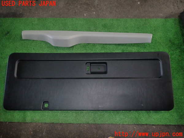5UPJ-20851578]ハイエースバン200系(KDH206V)バックドア内張り 中古_m0001.jpg