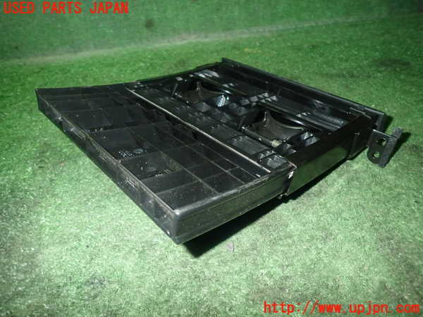 5UPJ-20857810]ハイエースバン200系(KDH206V)ドリンクホルダー 中古_m0003.jpg