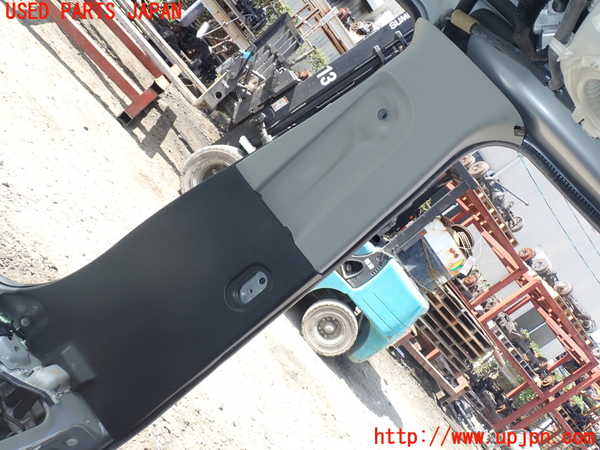 5UPJ-20957665]ハイエースバン200系(KDH201V)右センターピラートリム 中古_m0001.jpg