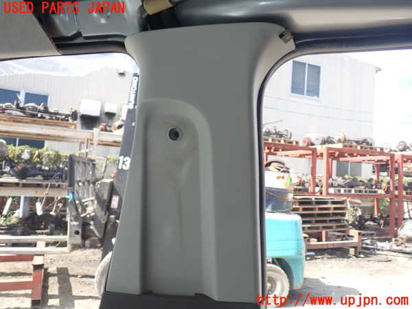 5UPJ-20957665]ハイエースバン200系(KDH201V)右センターピラートリム 中古_m0002.jpg