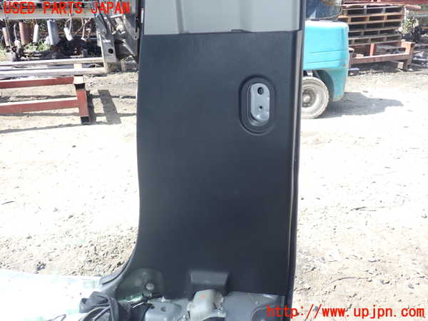 5UPJ-20957665]ハイエースバン200系(KDH201V)右センターピラートリム 中古_m0003.jpg