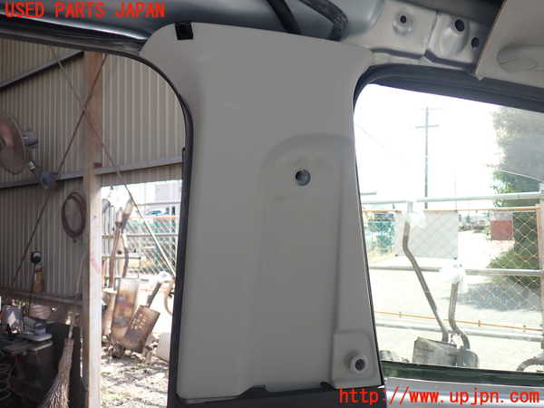 5UPJ-20957670]ハイエースバン200系(KDH201V)左センターピラートリム 中古_m0002.jpg