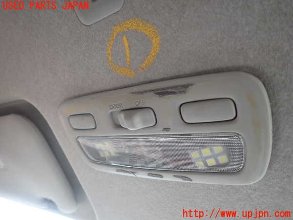 5UPJ-20956411]ハイエースバン200系(KDH201V)ルームランプ1 (１列目) 中古_m0001.jpg