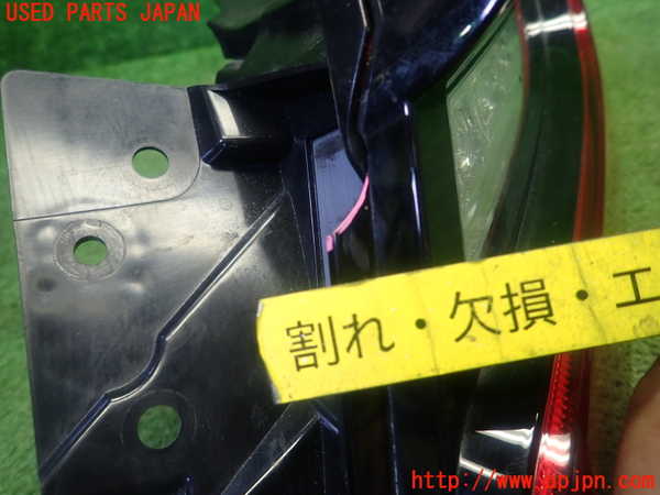 5UPJ-20981530]GR86(BRZ)(ZN8)右テールランプ 【ジャンク】_m0002.jpg