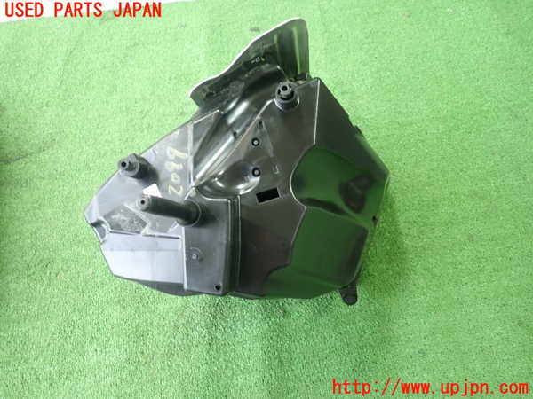 1UPJ-20992560]アウディ・A4(8WDEM)エアクリーナーボックス 中古_m0002.jpg