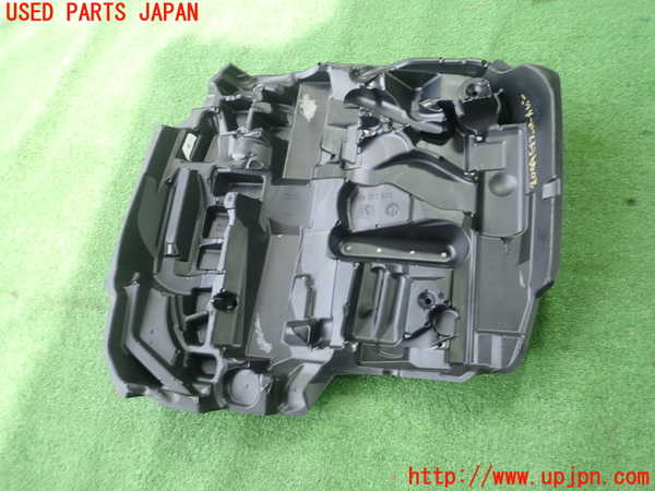 5UPJ-20992160]アウディ・A4(8WDEM)エンジンアッパーカバー 中古_m0002.jpg