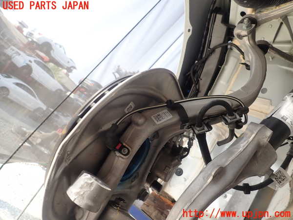 1UPJ-20994290]アウディ・A4(8WDEM)右フロントナックルハブ 中古_m0001.jpg