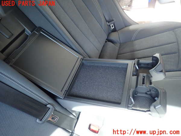 5UPJ-20997385]アウディ・A4(8WDEM)リアシート 中古_m0003.jpg