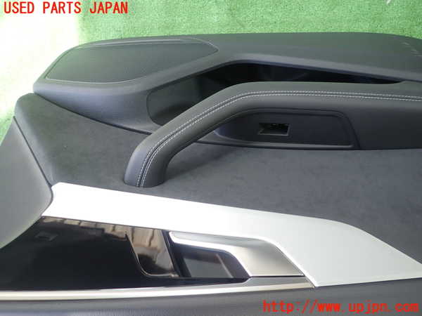5UPJ-20991264]アウディ・A4(8WDEM)左前ドア内張り 中古_m0002.jpg