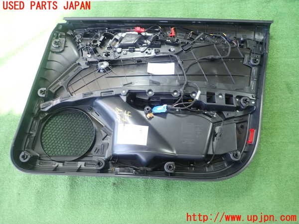 5UPJ-20991264]アウディ・A4(8WDEM)左前ドア内張り 中古_m0003.jpg