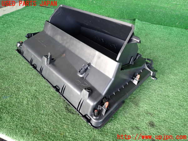 5UPJ-21027516]プリウス(ZVW60)グローブボックス1 中古_m0002.jpg