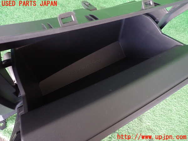 5UPJ-21027516]プリウス(ZVW60)グローブボックス1 中古_m0005.jpg