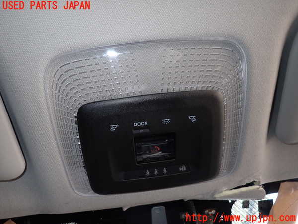 5UPJ-21026411]プリウス(ZVW60)ルームランプ1 (1列目真中天井) 中古_m0001.jpg