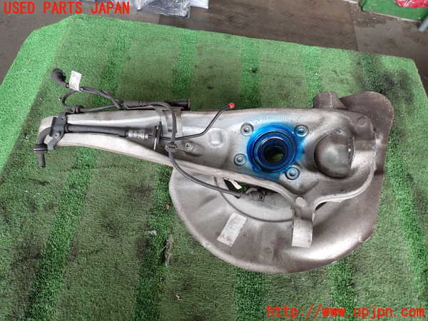 2UPJ-21034295]ポルシェ・カイエン(92AM5502A)左フロントナックルハブ 中古_m0002.jpg