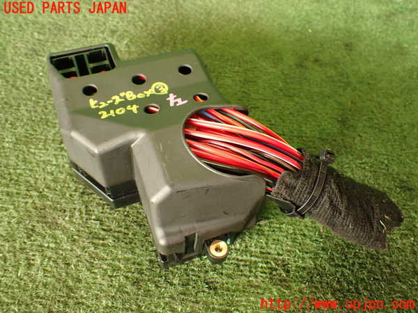 2UPJ-21046743]ポルシェ・カイエン S ハイブリッド(92ACGE)ヒューズボックス3 中古_m0002.jpg