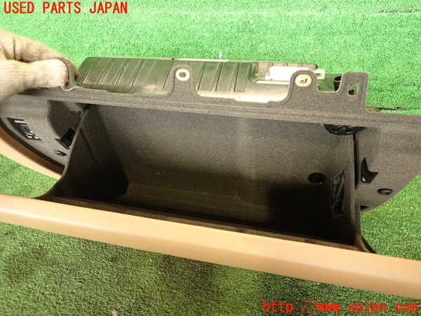 2UPJ-21047516]ポルシェ・カイエン S ハイブリッド(92ACGE)グローブボックス1 中古_m0004.jpg