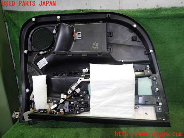 2UPJ-21051234]エクリプスクロス PHEV(GL3W)右前ドア内張り 中古_m0002.jpg