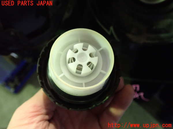 5UPJ-21061690]プリウスα(ZVW41W)フューエルリッド 中古_m0004.jpg