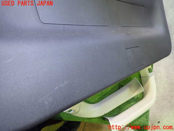 5UPJ-21061578]プリウスα(ZVW41W)バックドア内張り 中古_m0002.jpg