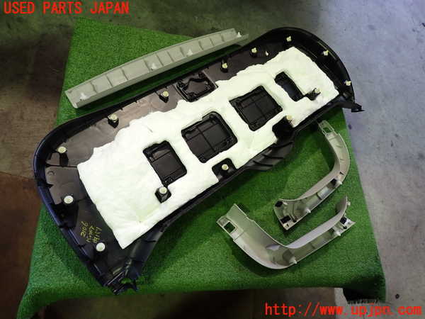 5UPJ-21061578]プリウスα(ZVW41W)バックドア内張り 中古_m0003.jpg