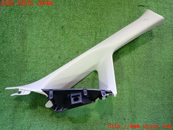 5UPJ-21067655]プリウスα(ZVW41W)右フロントピラートリム 中古_m0001.jpg