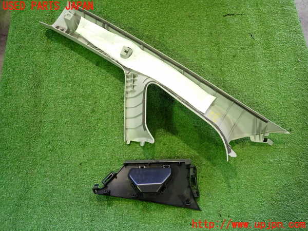 5UPJ-21067655]プリウスα(ZVW41W)右フロントピラートリム 中古_m0003.jpg