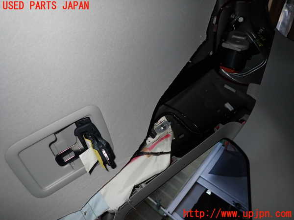 5UPJ-21067135]プリウスα(ZVW41W)真中2列目シートベルト 中古_m0001.jpg
