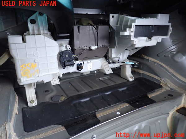 5UPJ-21076082]セルシオ 30系後期(UCF30)エバポレーター2(リヤ) 中古_m0001.jpg