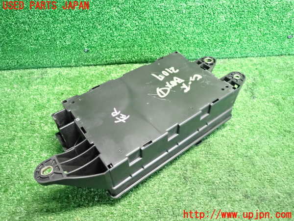 5UPJ-21076741]セルシオ 30系後期(UCF30)ヒューズボックス1 中古_m0002.jpg