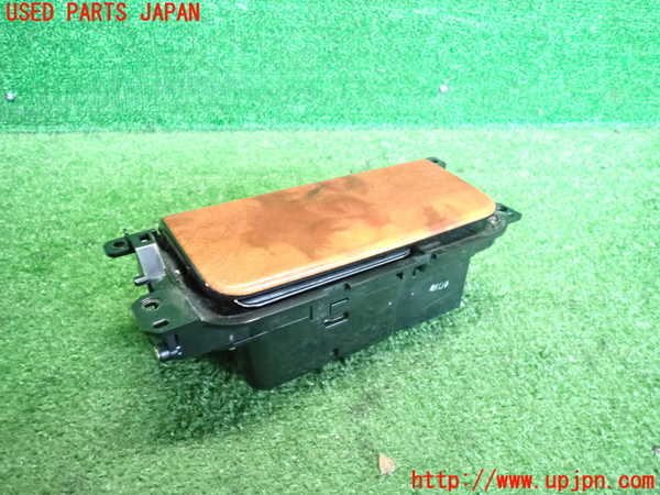 5UPJ-21077821]セルシオ 30系後期(UCF30)灰皿1 中古_m0001.jpg