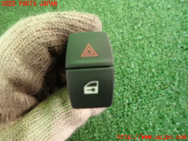5UPJ-21086290]BMW M235i クーペ F22(1J30)ハザードスイッチ 中古 2シリーズ_m0001.jpg