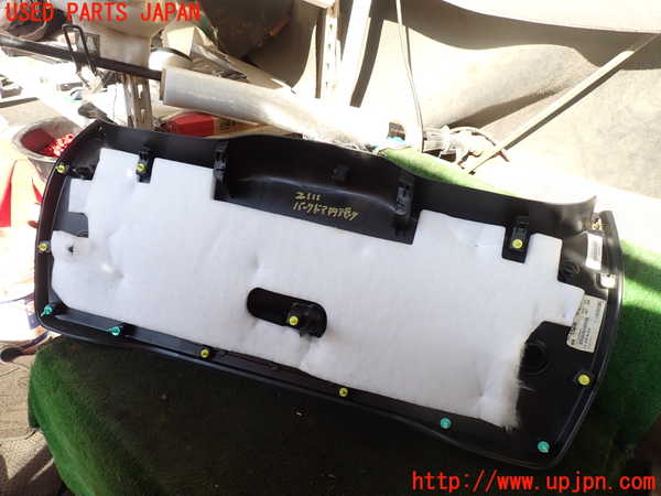 5UPJ-21111578]ジープグランドチェロキー(WK36TA)バックドア内張り 中古_m0004.jpg