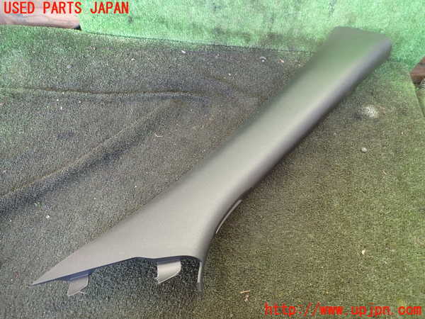 5UPJ-21117655]ジープグランドチェロキー(WK36TA)右フロントピラートリム 中古_m0001.jpg