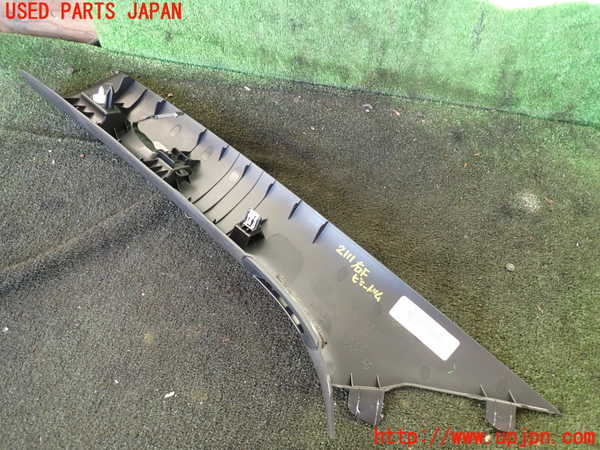 5UPJ-21117655]ジープグランドチェロキー(WK36TA)右フロントピラートリム 中古_m0002.jpg