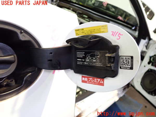 5UPJ-21151690]ベンツ SLK200 R172系(172448)フューエルリッド 中古_m0002.jpg