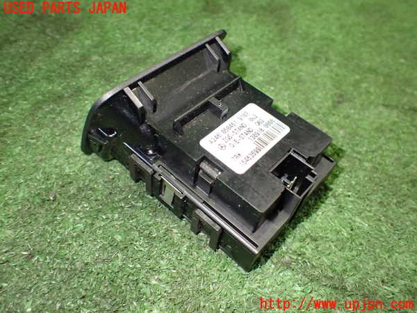 5UPJ-21156308]ベンツ SLK200 R172系(172448)スイッチ3 (パーキングブレーキ) 中古_m0002.jpg