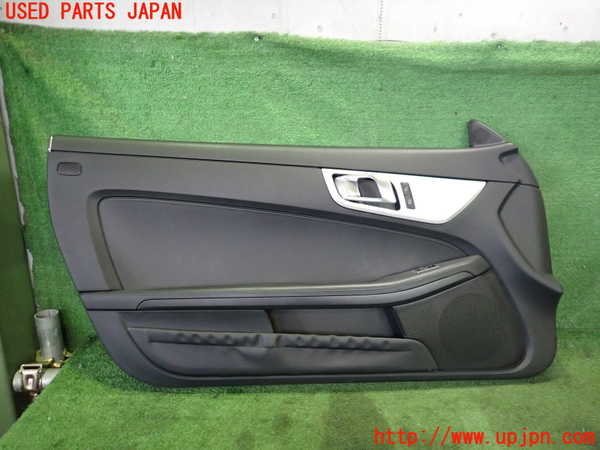 5UPJ-21151264]ベンツ SLK200 R172系(172448)左ドア内張り 中古_m0001.jpg
