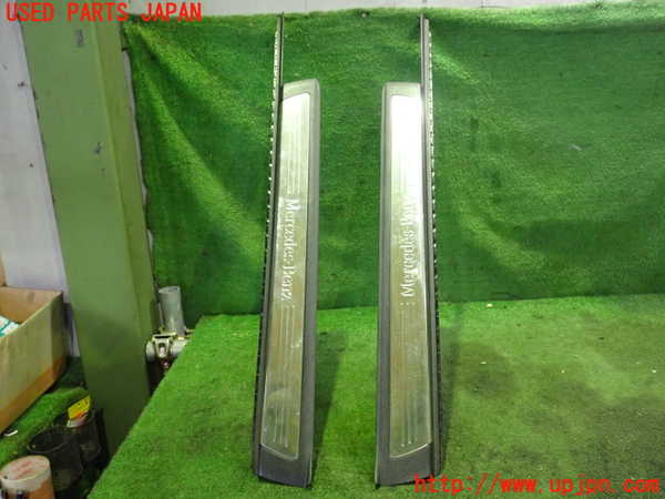 5UPJ-21157740]ベンツ SLK200 R172系(172448)スカッフプレート 中古_m0001.jpg
