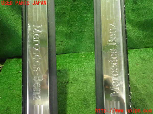 5UPJ-21157740]ベンツ SLK200 R172系(172448)スカッフプレート 中古_m0002.jpg