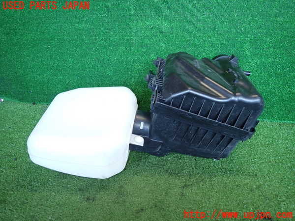 5UPJ-21162560]インプレッサ WRX-STi(GVB)エアクリーナーボックス 中古_m0002.jpg