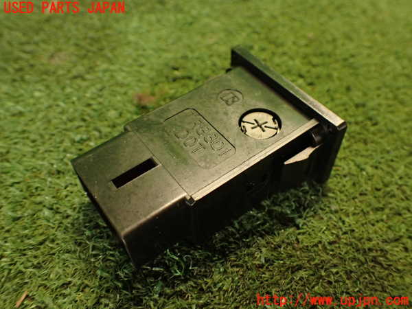 2UPJ-21176290]ハイラックスサーフ N130系 4ドア(KZN130W)ハザードスイッチ 中古_m0003.jpg